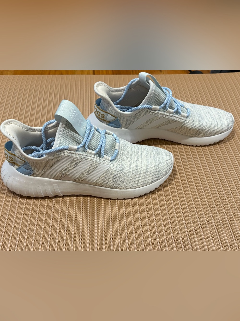NWOB Adidas Cloudfoam women’s sneakers 7.5